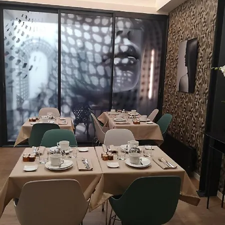 Hotel Eiffel Mademoiselle