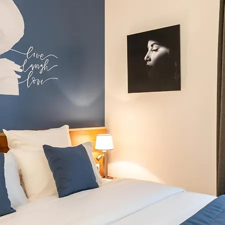 Eiffel Mademoiselle Hotel